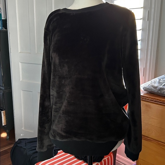 GAIAM Plush Cozy Women's Pullover Black
Size medium - Picture 1 of 11